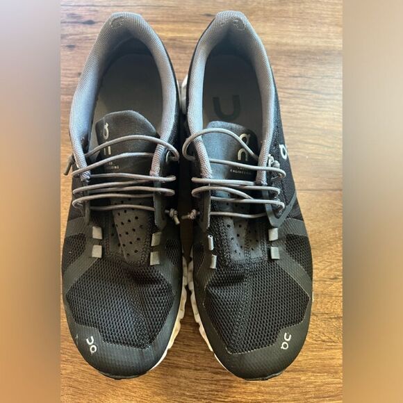 On Cloud Sneakers - Picture 1 of 7